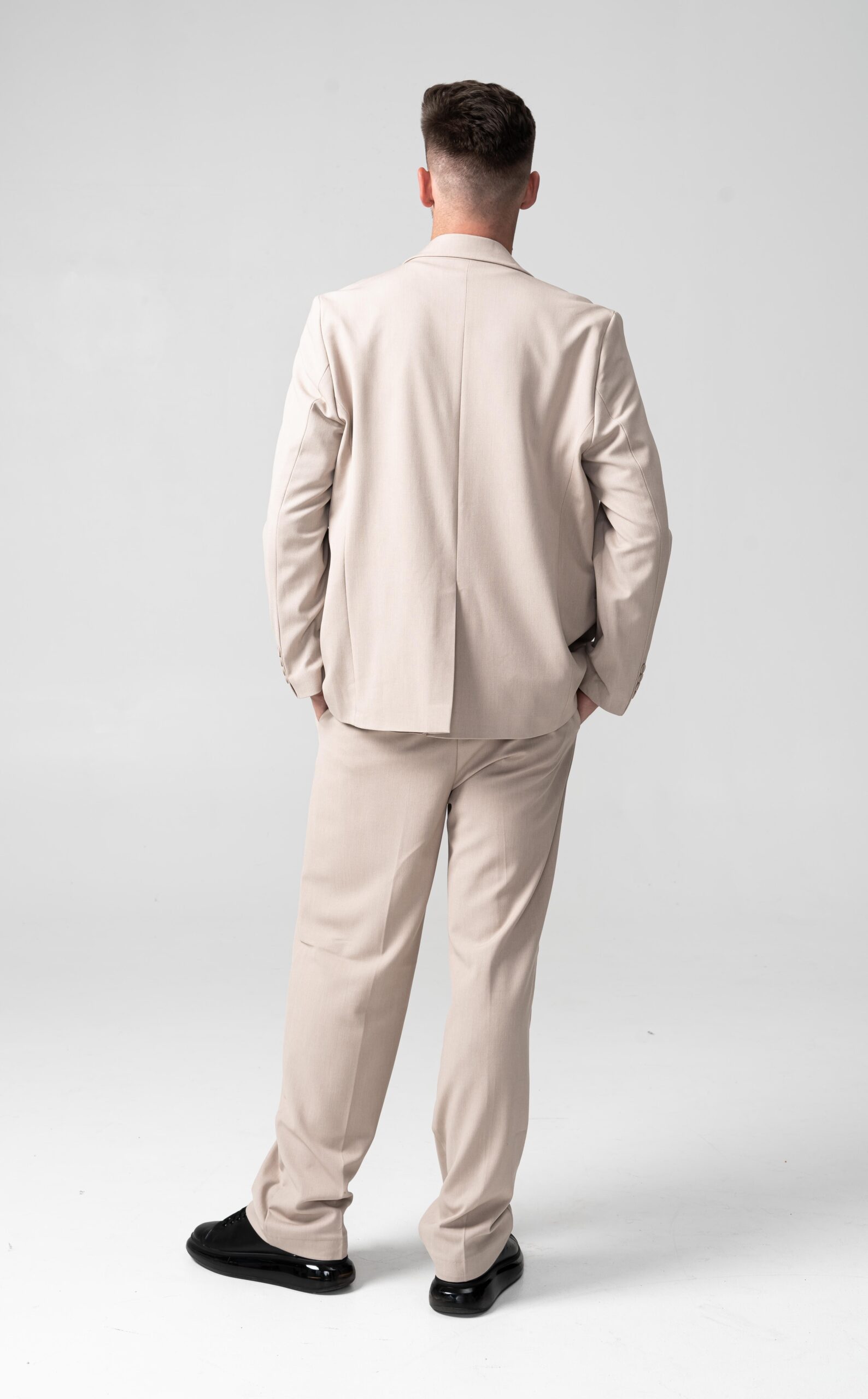 SMĖLIO SPALVOS KOSTIUMAS - Image 4