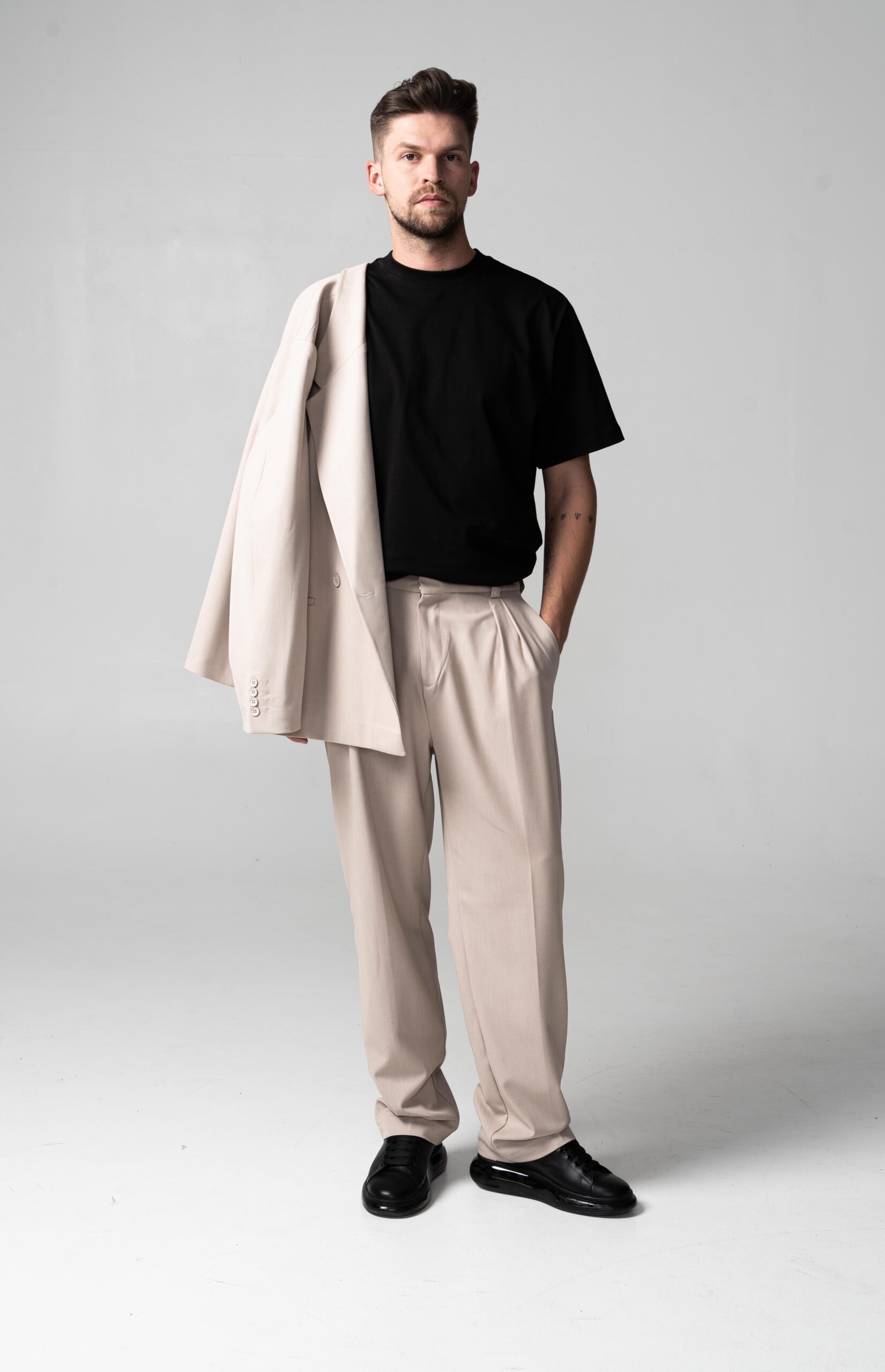 SMĖLIO SPALVOS KOSTIUMAS - Image 3